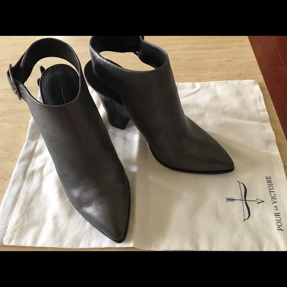 POUR LA VICTOIRE HEELS